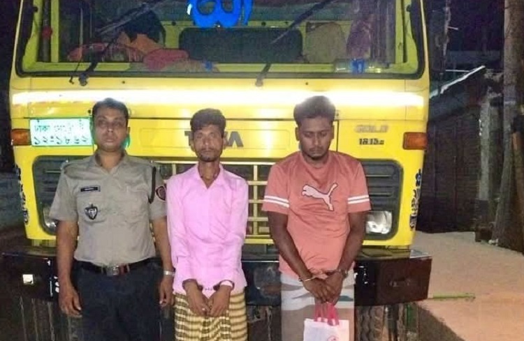 গোবিন্দগঞ্জে গাঁজাসহ ট্রাকের চালক ও হেলপার গ্রেপ্তার   