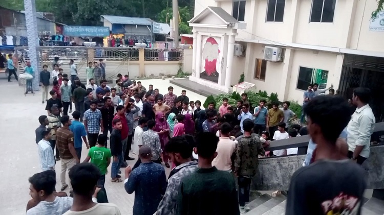 যশোরে গণতান্ত্রিক ছাত্র সংসদের সভায় চরম হট্টগোল