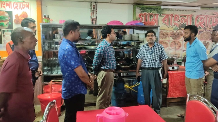 নকলায় দুই খাবার হোটেলকে জরিমানা