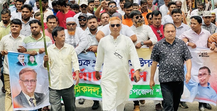 উখিয়ায় মহান মে দিবসের শ্রমিকদলের বর্ণাঢ্য র‍্যালি