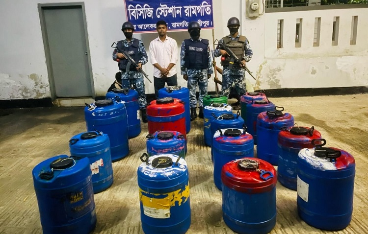 রামগতিতে ৫ লাখ চিংড়ির রেনু পোনা জব্দ