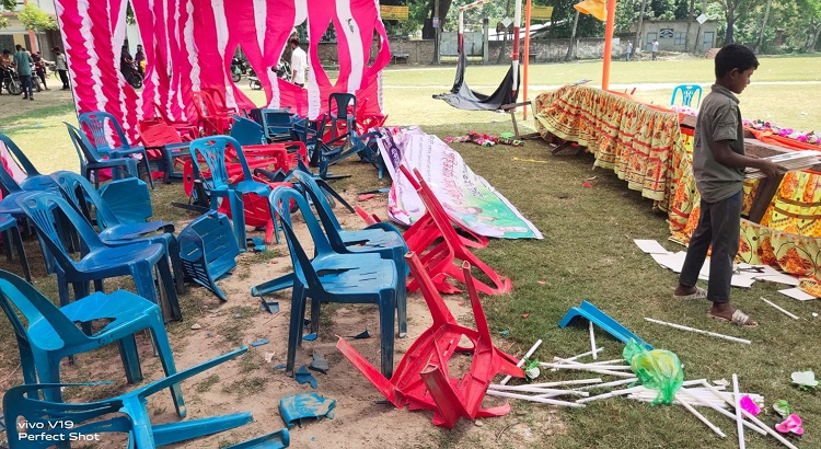 চারঘাটে ককটেল বিষ্ফোরণ ও খেলার মঞ্চ ভাংচুর