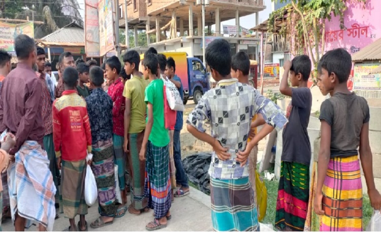 ‘শ্রমের হাটে বিক্রি হচ্ছে শৈশব’