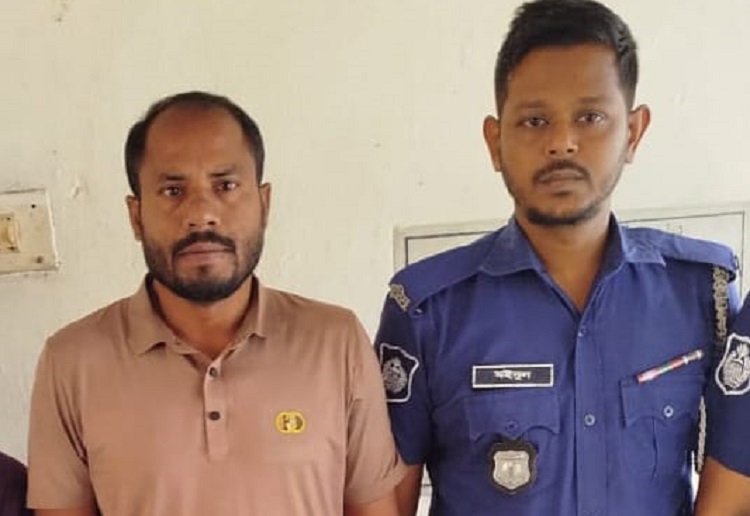 নাজিরপুরে অস্ত্র মামলায় গ্রেপ্তার সেচ্ছাসেবক দল নেতা