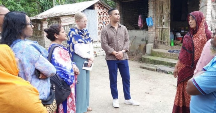 স্বাস্থ্যকর গ্রাম পরিদর্শন করলেন নেদারল্যান্ডের প্রতিনিধি দল