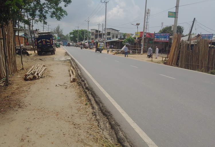 কক্সবাজার-চট্টগ্রাম মহাসড়কের দুর্ভোগ সাইড সোল্ডার, বাড়ছে দুর্ঘটনা!