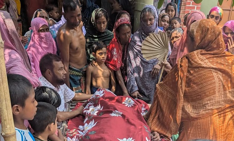 লোহাগড়ায় ব্যাংক কর্মকর্তার ঝুলন্ত মরদেহ উদ্ধার