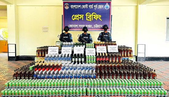 বাংলাদেশ কোস্ট গার্ডের শ্বাসরুদ্ধকর অভিযান, মদ ও বিয়ার জব্দ
