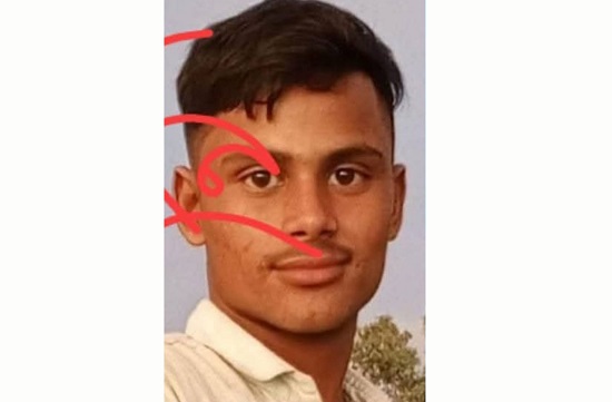 মায়ের সামনে ছেলেকে ছুরিকাঘাতে হত্যা