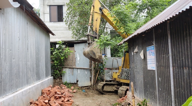 ৮ গ্রামের ৬ হাজার মানুষের চলার পথ সুগম হলো