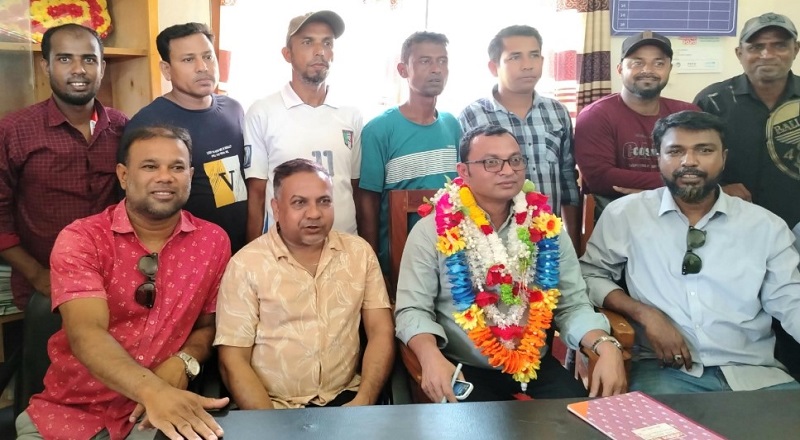 কুলাউড়ায় ইউপি চেয়ারম্যানের দায়িত্ব নিলেন লিটন