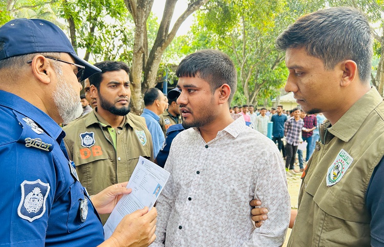 পুলিশ নিয়োগে প্রক্সি দিতে গিয়ে ধরা, অতঃপর শ্রীঘরে যুবক