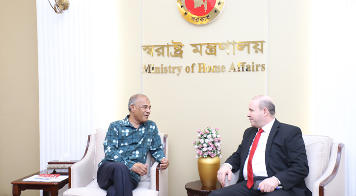 আলজেরিয়ার সঙ্গে দ্রুত পারস্পরিক ভিসা অব্যাহতি চুক্তি করা হবে- স্বরাষ্ট্র উপদেষ্টা 