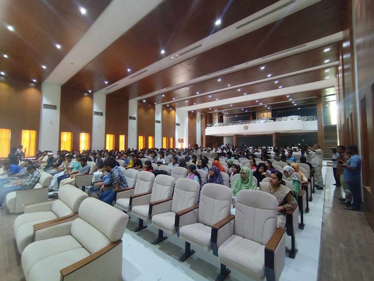 দাবি পূরণ না হলে সকল প্রশাসনিক কার্যক্রম থেকে বিরত থাকার ঘোষণা কুয়েট শিক্ষক সমিতির
