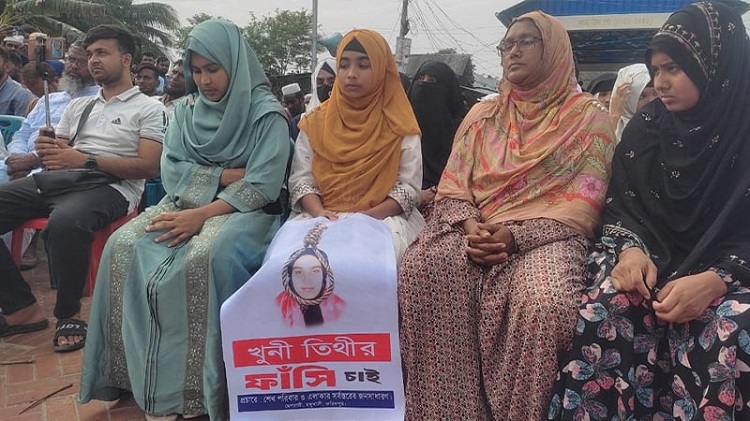 শিক্ষক হত্যা, মায়ের ফাঁসির দাবি মেয়ের