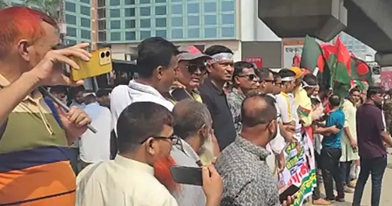 বিমানবন্দর থেকে গুলশান: স্লোগানে স্লোগানে মুখরিত রাজপথ
