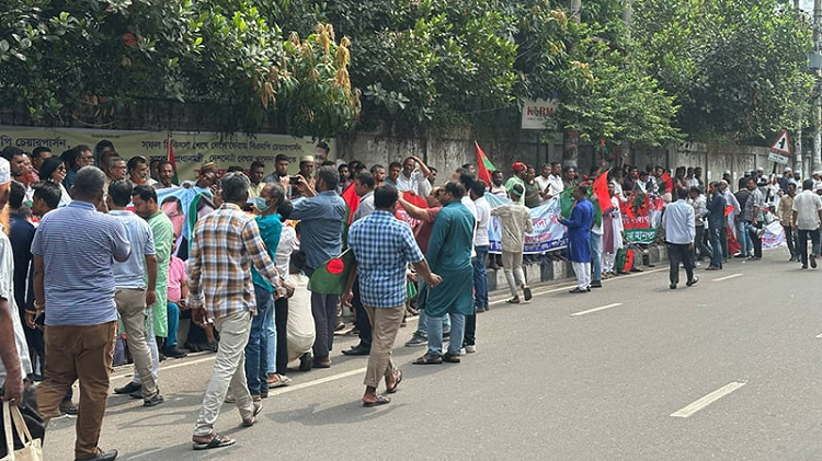 বিমানবন্দর থেকে গুলশান: স্লোগানে স্লোগানে মুখরিত রাজপথ