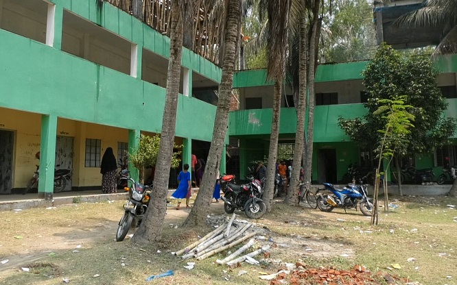 শাজাহানপুরে মাদরাসার প্রিন্সিপালকে লাঞ্ছিত