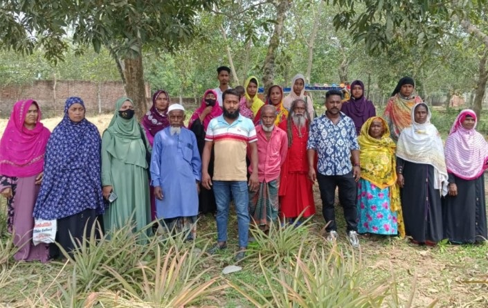বাপ-দাদার ভিটায় ঘর বাঁধার স্বপ্ন নিয়ে ১৭ বছর ধরে  ঘুরছেন দ্বারে দ্বারে