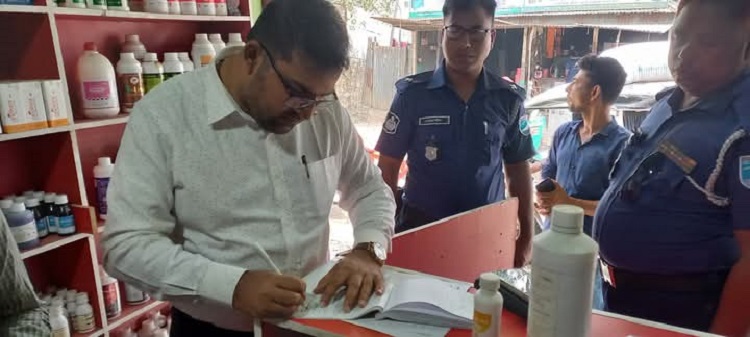 কালিহাতীর এলেঙ্গায় পোল্ট্রি ফিডের দোকানে অভিযান