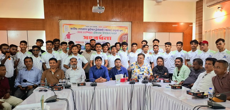 জেলা চ্যাম্পিয়ন টেকনাফ দলকে সংবর্ধনা দিল ক্রীড়া সংস্থা