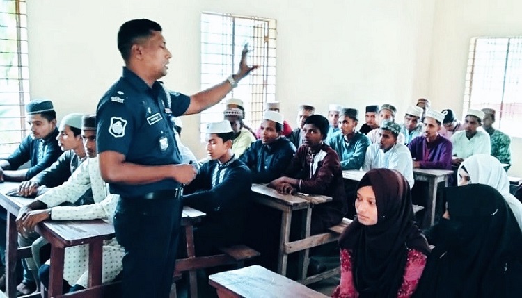 সুন্দর জীবন গঠনে ধর্মীয় শিক্ষার পাশাপাশি ইংরেজি ও নৈতিক শিক্ষার বিকল্প নেই