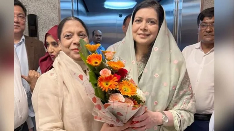 ১৭ বছর পর মায়ের পাশে ডা. জোবাইদা