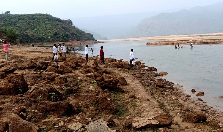 যাদুকাটা নদীতে বালু পাথর উত্তোলন বন্ধ 