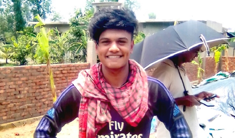 নির্মাণ শ্রমিক হৃদয় এখন পাবলিক বিশ্ববিদ্যালয়ের শিক্ষার্থী