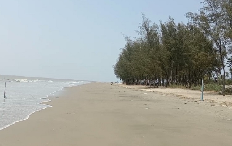 সাগর গিলছে কবরস্থান, নেই রক্ষার উদ্যােগ