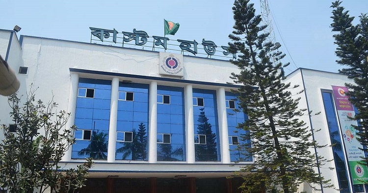  ৩০ লরি নিলামে তুলল চট্টগ্রাম কাস্টমস