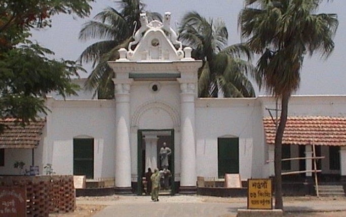 রবীন্দ্রনাথ ঠাকুরের ১৬৪ তম জন্মবার্ষিকী উপলক্ষে আত্রাইয়ে সাজ আর আমেজ 
