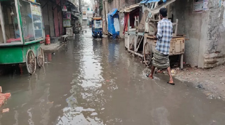 ফতুল্লায় পানি নিষ্কাশনের অভাবে জলাবদ্ধতা, মানুষের  দূর্ভোগ চরমে