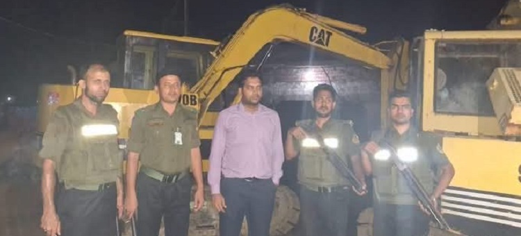 দাগনভূঞায় ২টি এস্কেভেটর, ৫টি ট্রাক ও পিক-আপ জব্দ    