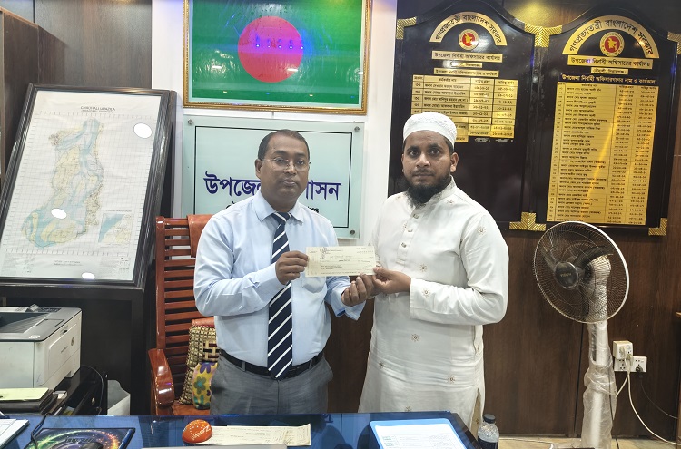 চৌহালীতে জুলাই গণ অভ্যুত্থানে আহতদের চেক হস্তান্তর
