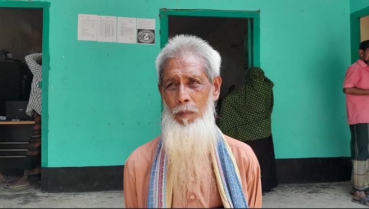 জমি লিখে না দেওয়ায় ছেলের পিটুনিতে  ৯ দিন হাসপাতালে বাবা