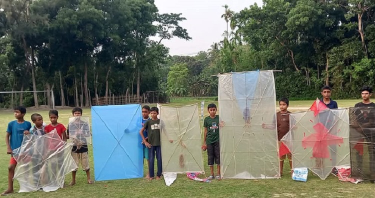 পাইকগাছায় ঘুড়ি উৎসব অনুষ্ঠিত
