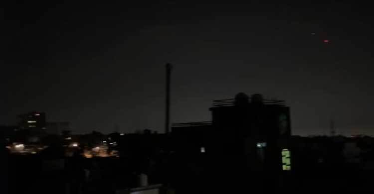 ভারতে পাকিস্তানের ক্ষেপণাস্ত্র হামলা, জম্মুর বিমানবন্দরে বিকট বিস্ফোরণ