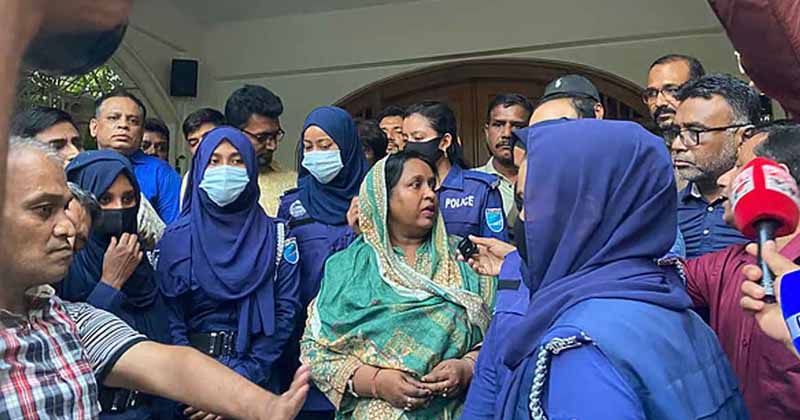 নানান নাটকীয়তার পর ভোরে আ.লীগ নেত্রী আইভি গ্রেফতার