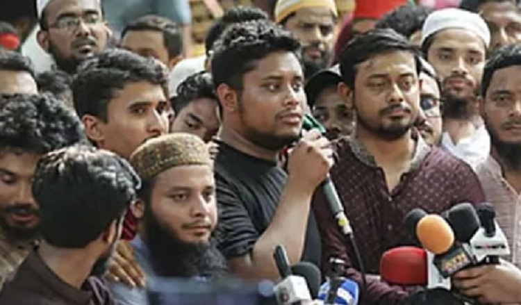 বাদ জুমা বড় জমায়েতের ডাক হাসনাতের
