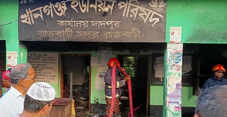 রাজবাড়ীতে পুড়ে গেছে ইউনিয়ন পরিষদের ডিজিটাল সেন্টার