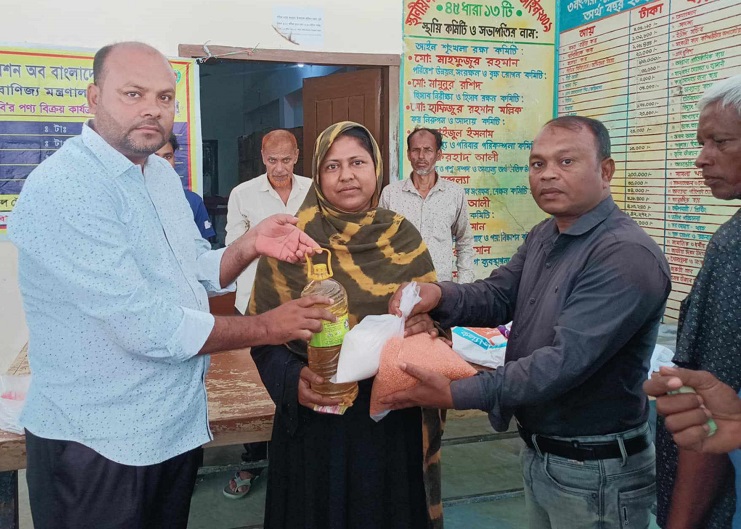 পরানপুর ইউনিয়নে টিসিবির পণ্য সামগ্রী বিতরণ