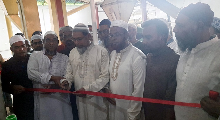 আদমদীঘিতে সিয়াম ভাসমান ফিড মিলের উদ্বোধন