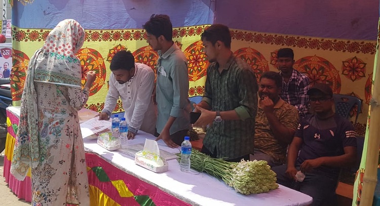 গুচ্ছ ভর্তি পরীক্ষায় যবিপ্রবি ছাত্রদলের হেল্প ডেস্ক, শিক্ষার্থীর বাধা, পাল্টাপাল্টি অভিযোগ 
