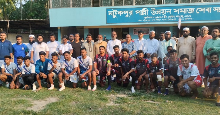 টঙ্গীবাড়িতে মরহুম নুরুল হুদা পাঠান স্মৃতি ফুটবল টুর্নামেন্ট উদ্বোধন 