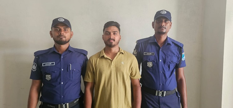 মুন্সীগঞ্জে পিকনিকের লঞ্চে দুই নারীকে প্রাকাশ্যে মারপিট