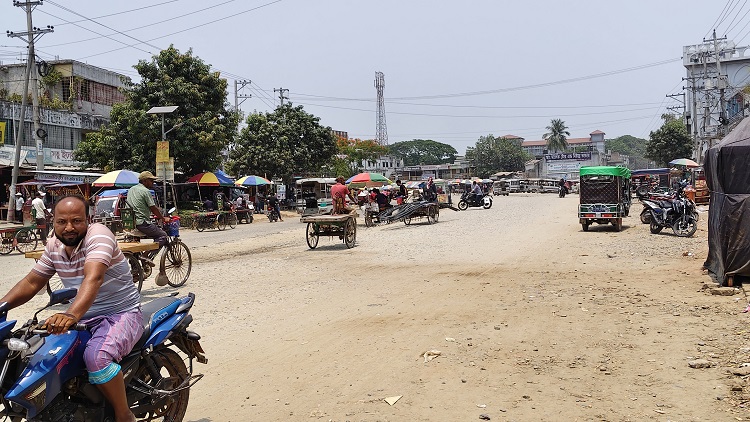 গাংনীতে তীব্র তাপদাহে জনজীবন বিপর্যস্ত