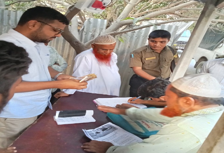 কাজিরহাট ফেরিঘাটে অতিরিক্ত অর্থ নেওয়ায় যুবককে অর্থদণ্ড