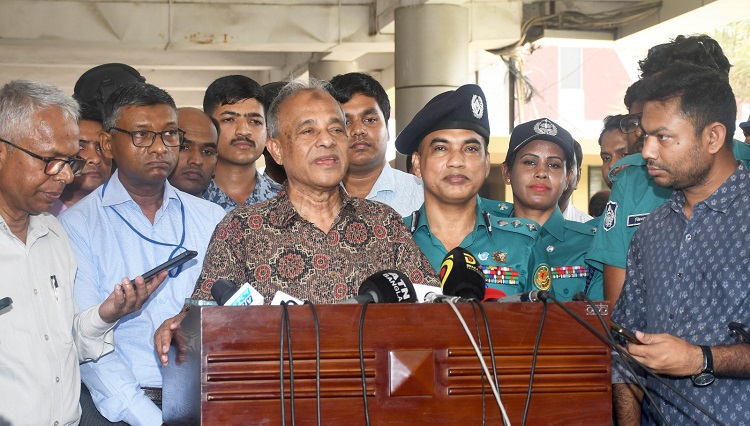 সাবেক রাষ্ট্রপতি আবদুল হামিদের দেশত্যাগ ঘটনায় দায়ী সবার বিরুদ্ধে ব্যবস্থা নেয়া হবে: স্বরাষ্ট্র উপদেষ্টা