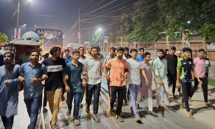 আ.লীগের কার্যক্রম নিষিদ্ধ, বেরোবিতে আনন্দ মিছিল
